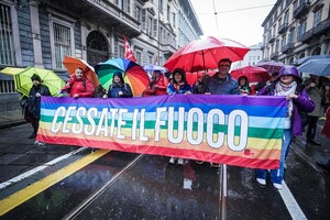 Corteo per la pace sfila a Torino (ANSA)