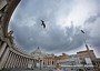 Il cielo grigio sopra Piazza San Pietro