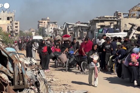 Gaza City, l'arrivo degli sfollati palestinesi da Beit Lahia