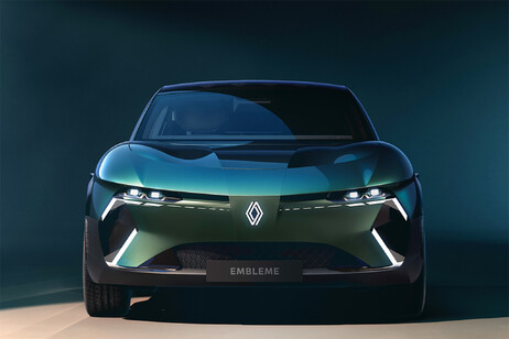 Renault ha svelato gli interni high tech del concept Embléme