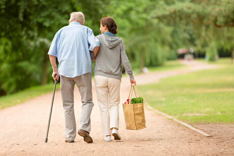 Tra rinunce e solitudine, 8 milioni di caregiver familiari