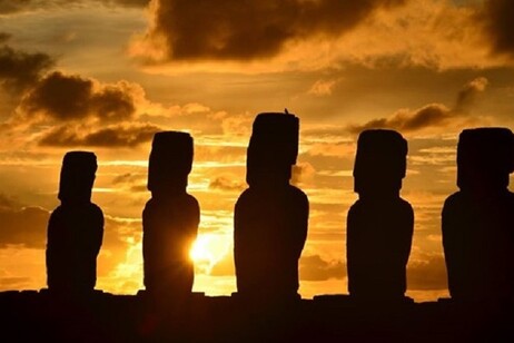 L'alba a Rapa Nui (fonte: Natalia Solar, CC license 4.0)