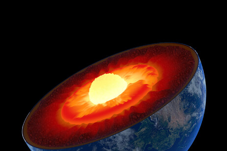 Rappresentazione grafica della struttura interna della Terra (fonte: Argonne National Laboratory via Flickr, CC BY-NC-SA 2.0)