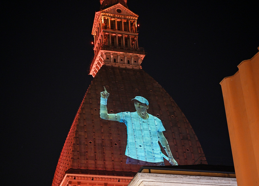 L 'immagine di Sinner sulla Mole Antonelliana - RIPRODUZIONE RISERVATA