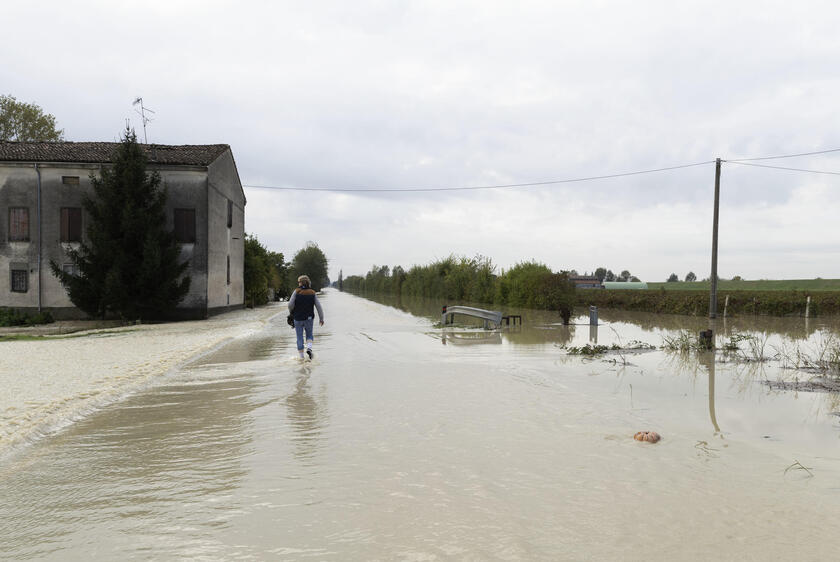 Maltempo: tracima il torrente Crostolo, evacuazioni nel Reggiano