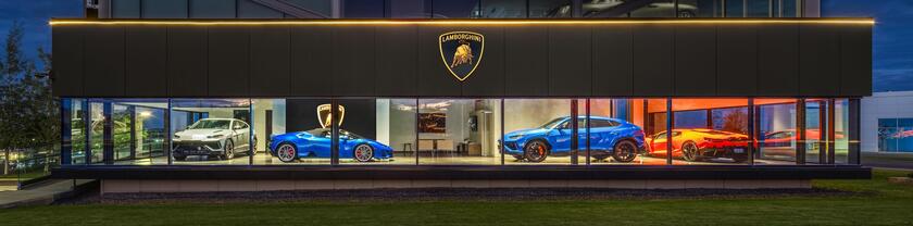 Lamborghini aggiorna lo showroom di Calgary