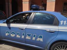 Rapina e dice 'Dio mi perdoni', arresti