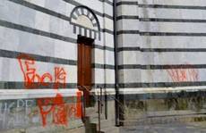 Scritte Battistero, 2 minori denunciati