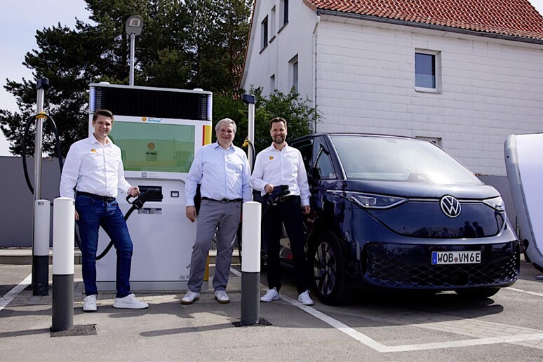 VW e Shell insieme per nuove stazioni ricarica EV da 150 kW © ANSA/Volkswagen