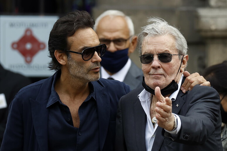 Anthony Delon con il padre Alain © ANSA/EPA