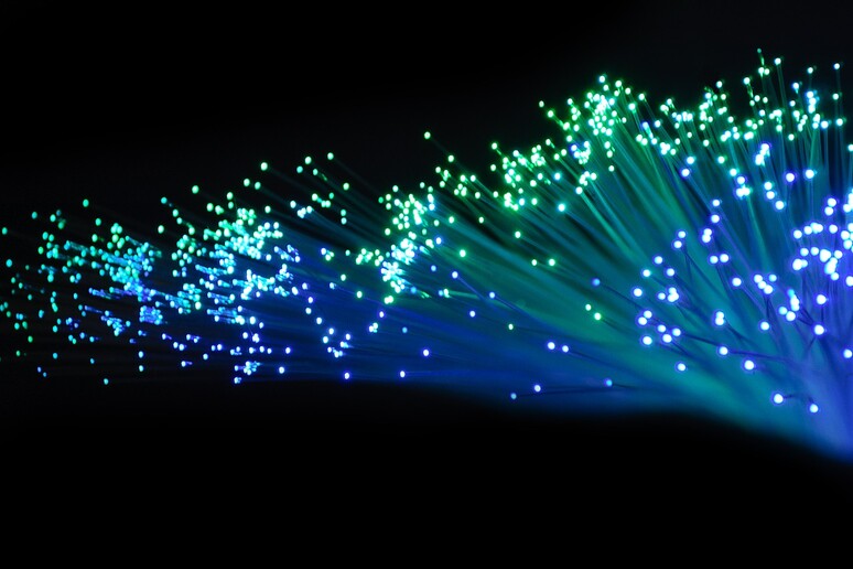 Fibre ottiche (fonte: Needpix) - RIPRODUZIONE RISERVATA