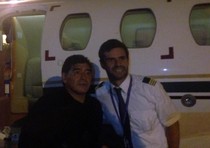 Diego Armando Maradona all'arrivo all'aeroporto Fiumicino di Roma